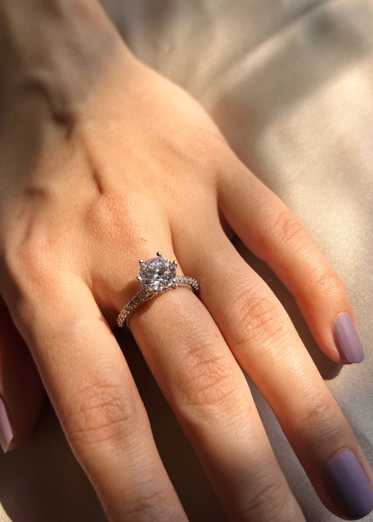 Classic Charm: 1 Carat Diamond Ring with 6-Prong Setting & Accents