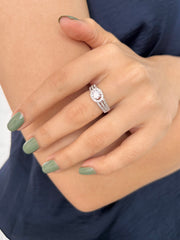 Timeless Elegance - Solitaire Diamond Ring with Rim