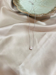 "Simplicity and Sparkle: The Round Solitaire Pendant for Every Occasion"