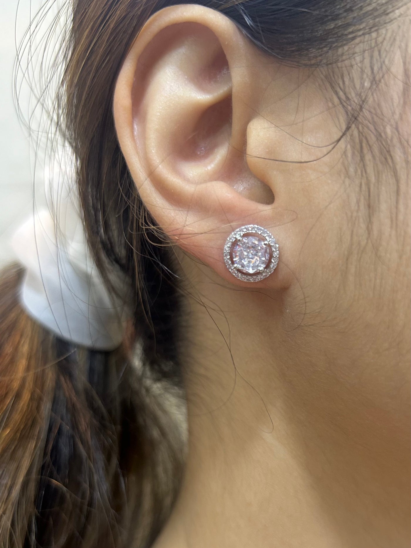 Solitaire Studs With Rim